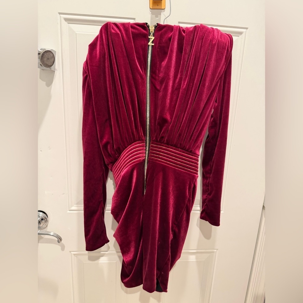 ZHIVAGO
Roxy Rumbles Velvet Mini Dress
$550 - Picture 5 of 10